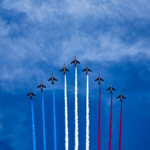 Avion de chasse bleu blanc rouge