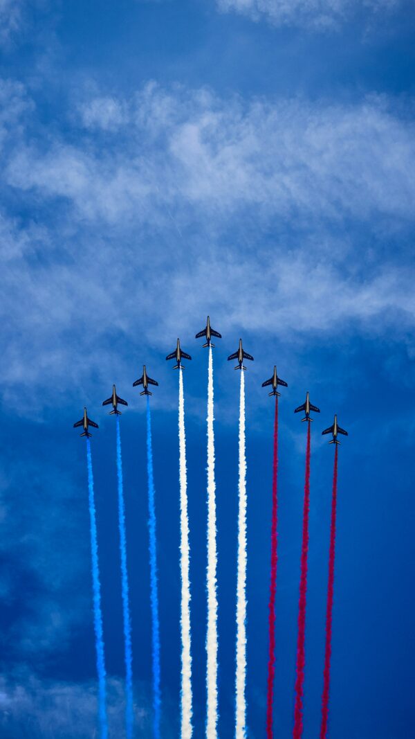 Avion de chasse bleu blanc rouge